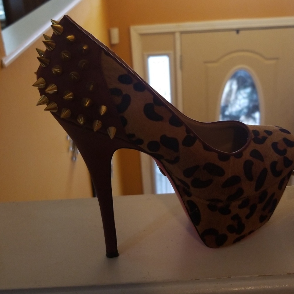 Betty Johnson high heels 7.5